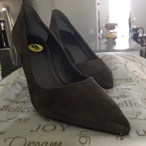 Women’s dress shoes